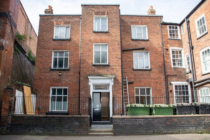 Holiday rental for 10 people, with pets in Worcester