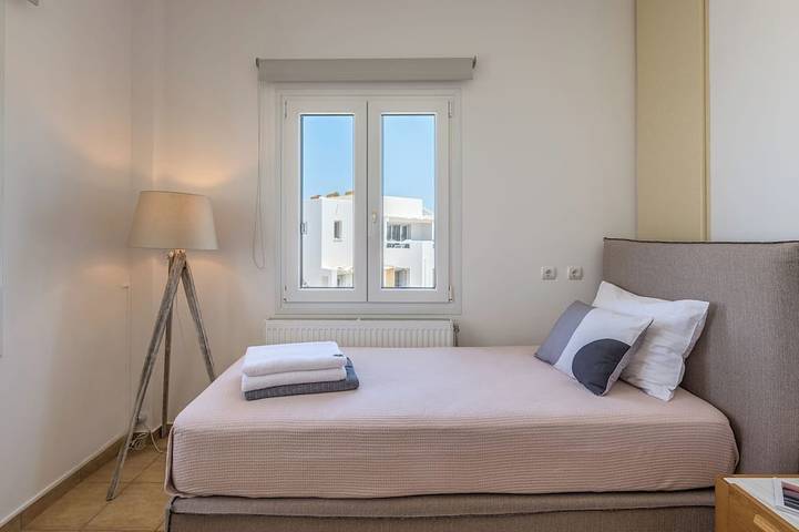 Luxuriöse Villa direkt am Meer mit einzigartigem Sonnenuntergang & Whirlpool in Pollonia, Milos