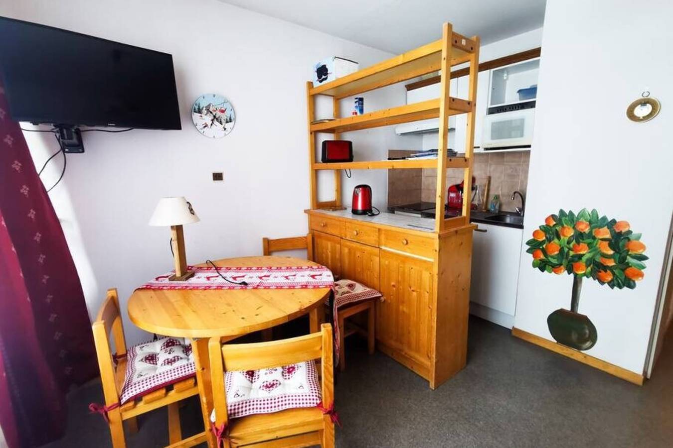 Appartement entier, Appartement familial au pied des pistes - Piscine été in La Féclaz, Les Déserts