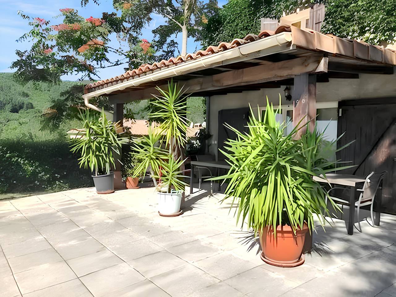 Geräumige Villa mit Pool in Rocher 180 m² 10 Personen. in Rocher, Parc naturel régional des Monts d'Ardèche