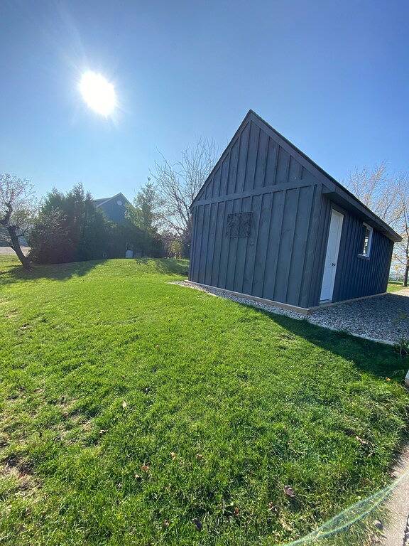 Vacation rental for 17 people, with hot tub and yard, with pets in Lake Huron ON