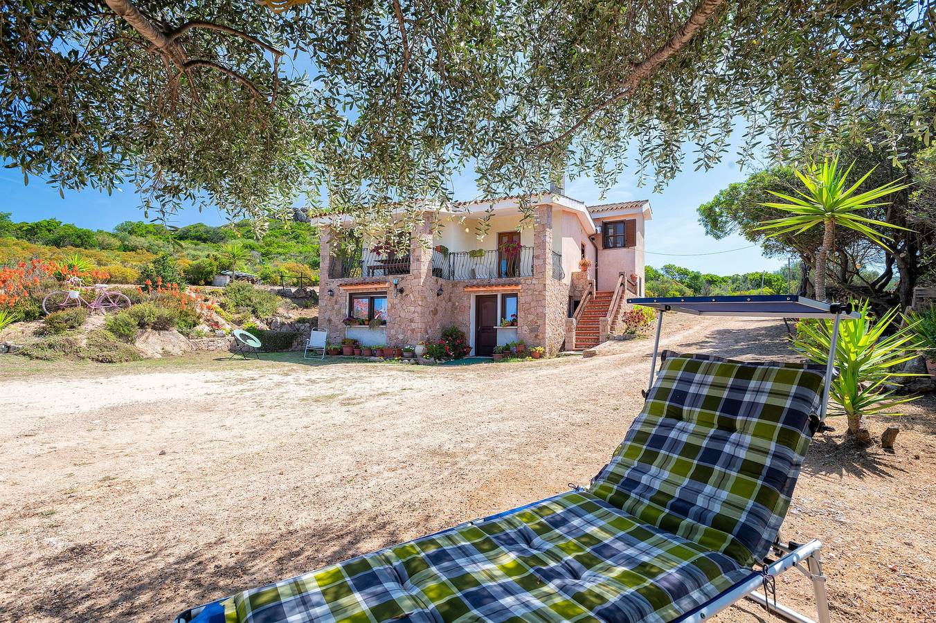 Ferienhaus 'Casa Valeria Costa Paradiso' mit Bergblick, privatem Garten und Balkon in Trinità d'Agultu e Vignola, Gallura