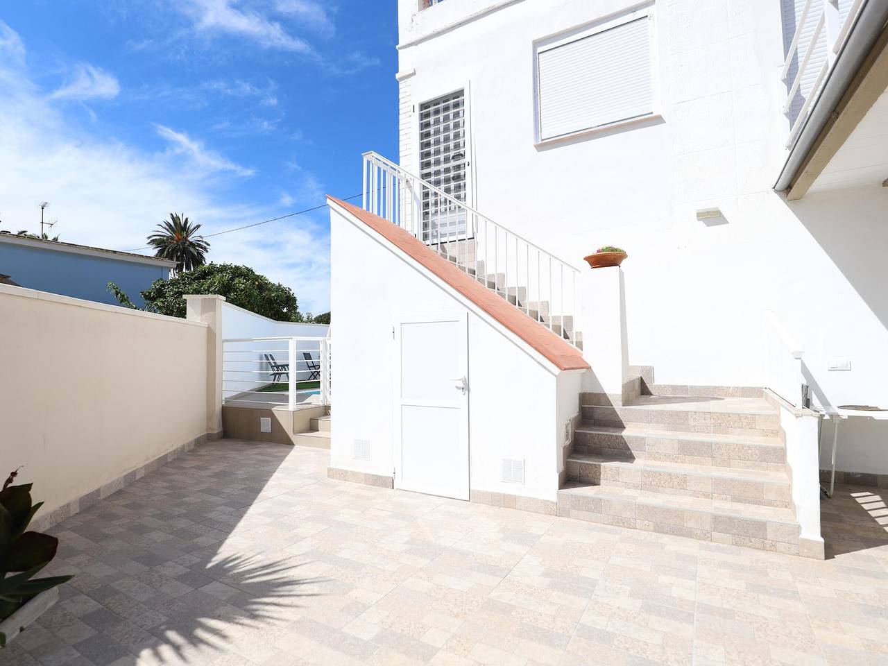 Villa independiente a 200m de la playa de Almardá con jardín y piscina compartida in Playa de Almardá, Sagunto