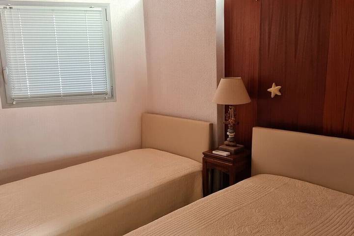 Gîte pour 4 personnes, avec terrasse ainsi que jardin et piscine dans Plage Mar Vivo - 2