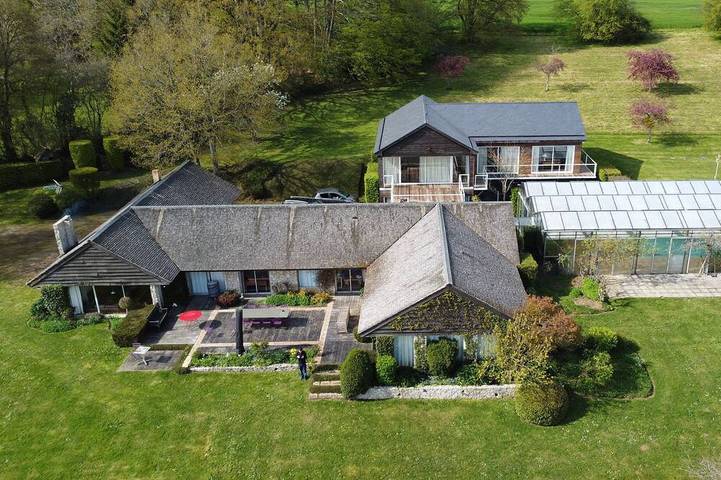 Gîte pour 15 personnes, avec terrasse et jardin à La Gaudaine