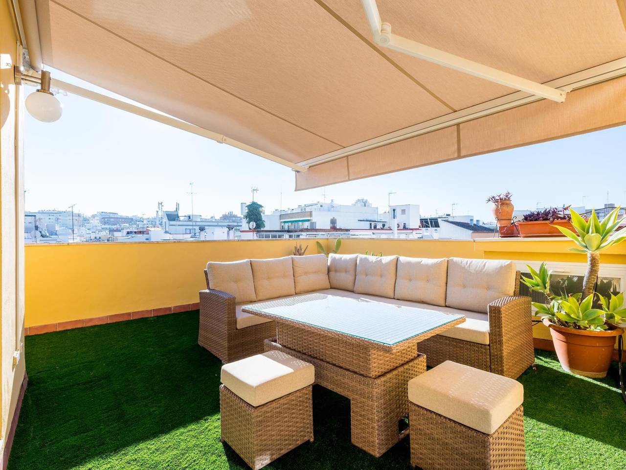 Apartamento vacacional entero, Rd2 Aparcamiento Incluido Triana Terraza Privada 3D & 2Bñ in Central Seville, Sevilla