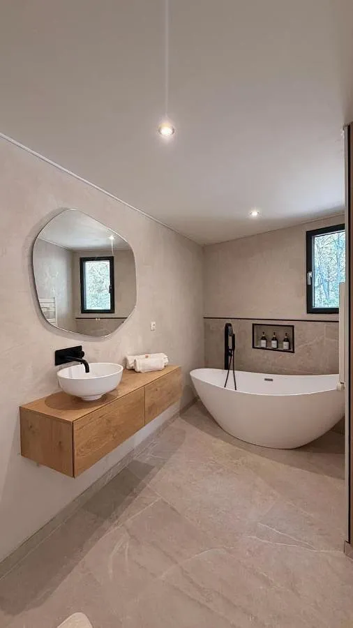 Chalet para 2 personas, con jardín además de terraza y jacuzzi - 1