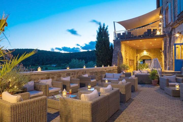 Hôtel pour 2 personnes, avec Terrasse ainsi que Jardin et Piscine
