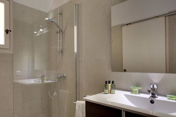 Hôtel pour 2 personnes, avec bassin pour enfant ainsi que jardin et piscine dans Bac du sauvage - 3