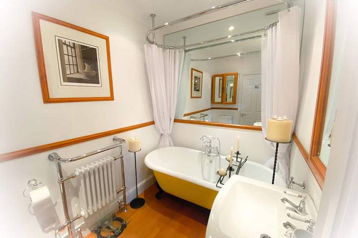 Bed and breakfast for 2 people in Poole