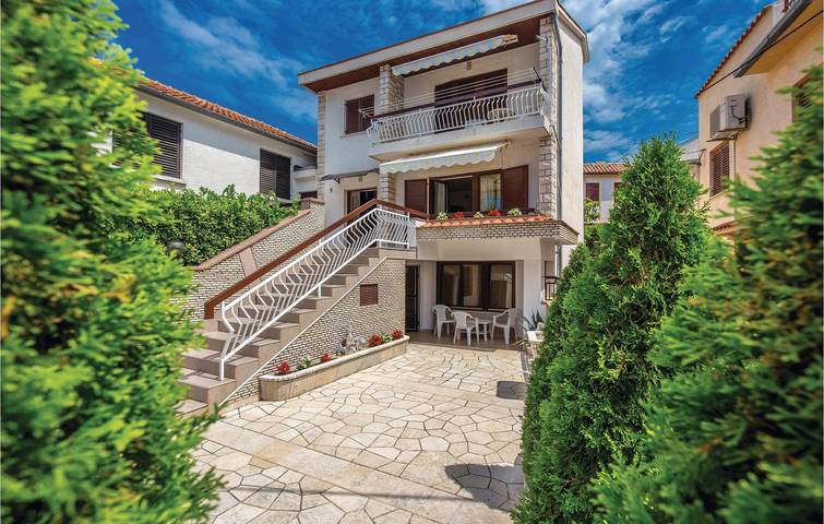Iznajmljivanje smještaja za odmor za 3 osoba, s Terasa u Jadranovo
