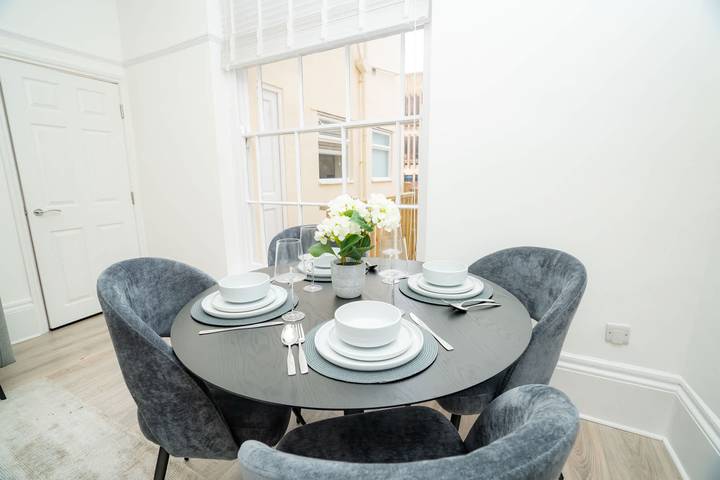 Ganze Wohnung, Chic 1Br Cheltenham Apt Near Town Centre in Cheltenham, Gloucestershire