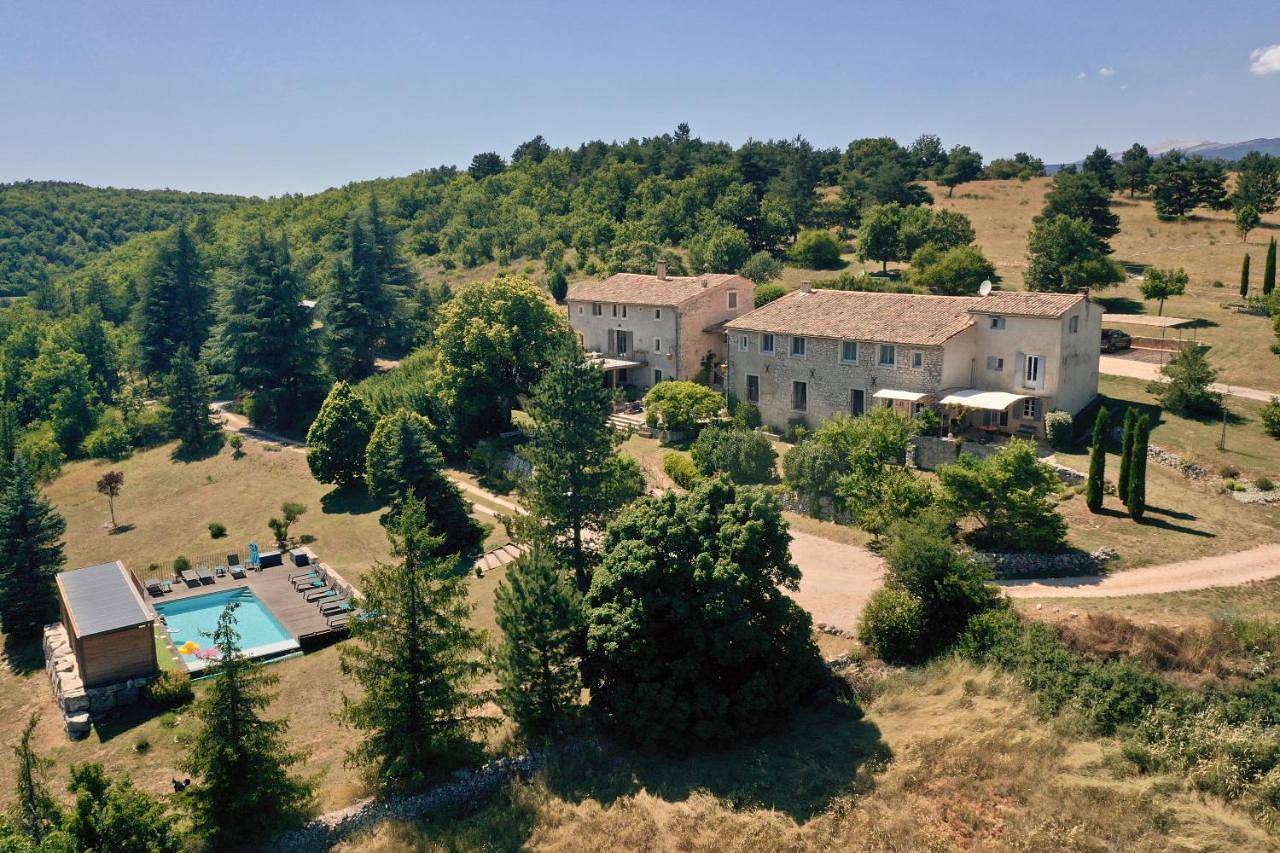 Le Domaine de Piedmoure, Gîtes et chambres, piscine, terrasses privatives in Sault, Parc naturel régional du Mont-Ventoux