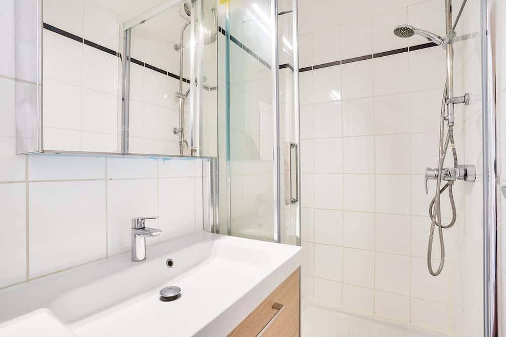 Rent Individual Room in shared apartment in Parigi, Ile-de-France