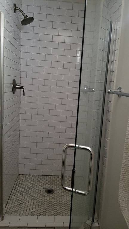 1Bd/1Bth w/kitchenette, 1 mile to Space Needle, 75 walk score, free parking in Seattle, King County