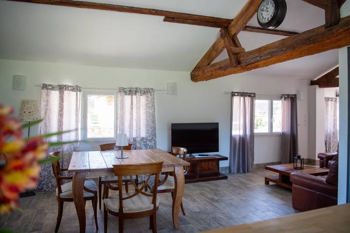 Gîte pour 4 personnes, avec terrasse ainsi que jardin et piscine, animaux acceptés à Tournus - 4