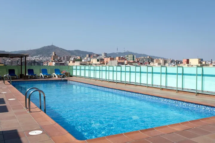 Apartamento de vacaciones para 6 personas, con piscina además de jardín y vistas - 1