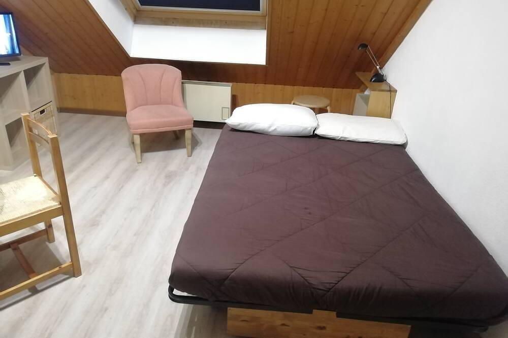 Apartamento entero, 4-person studio, at the foot of the ski and mountain bike slopes (9) in Mouthe-Lac et Mont d’Or, Doubs (desambiguación)