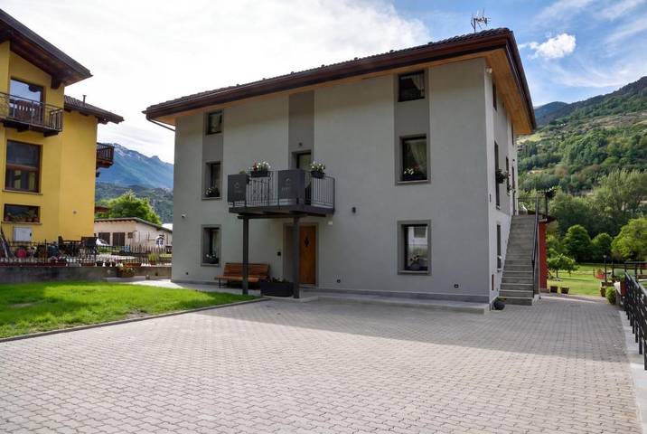 Ferienwohnung für 4 Personen, mit Garten und Ausblick in Comune di Villeneuve