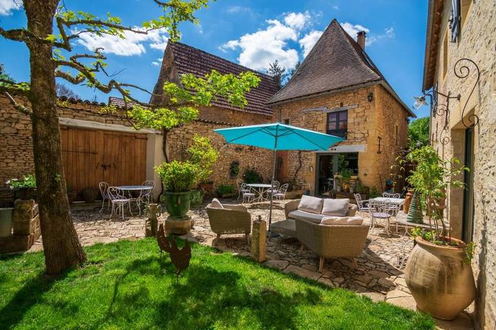 Location de vacances pour 12 personnes, avec jardin et vue à Saint-Léon-sur-Vézère - 2