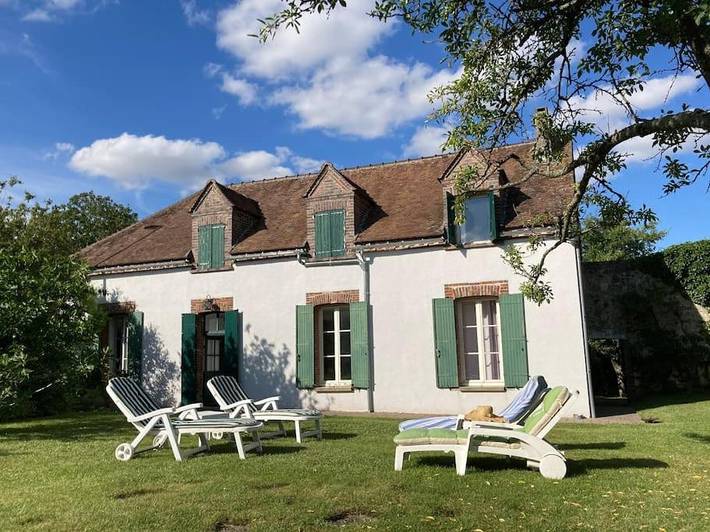 Location de vacances pour 6 personnes, avec Terrasse ainsi que Jardin et Bassin pour enfant dans Saint-Maurice-aux-Riches-Hommes