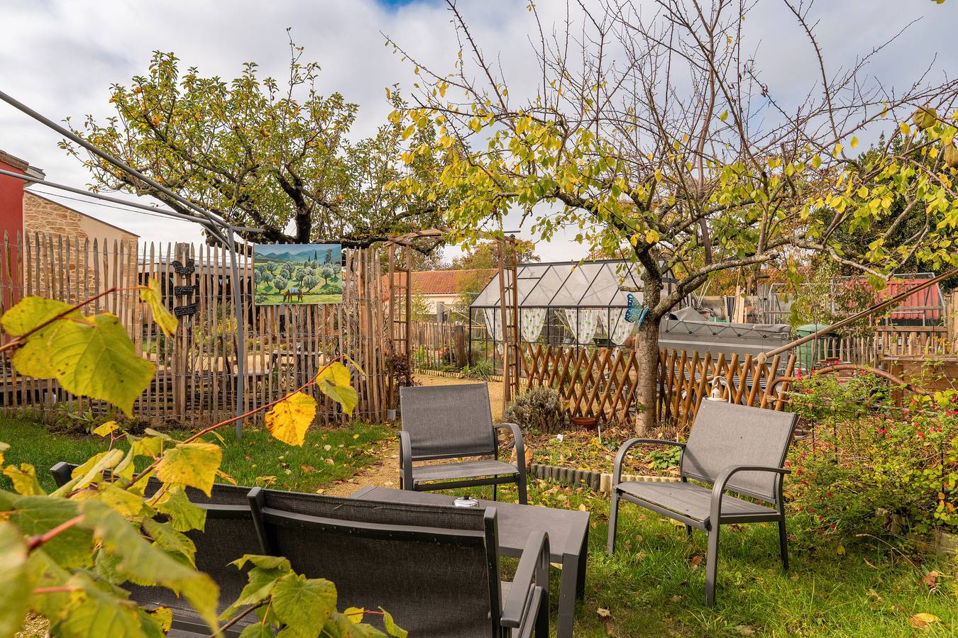 Apartamento vacacional entero, O' petit jardin... estar bien, ¡simplemente! in Cholet, Región de Cholet