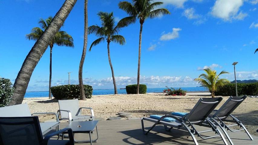 Location de vacances pour 7 personnes, avec bassin pour enfant et vue ainsi que jardin et piscine dans Nettlé Bay
