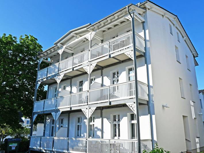 Ferienpark für 5 Personen, mit Balkon und Ausblick sowie Seeblick und Sauna, mit Haustier in Göhren