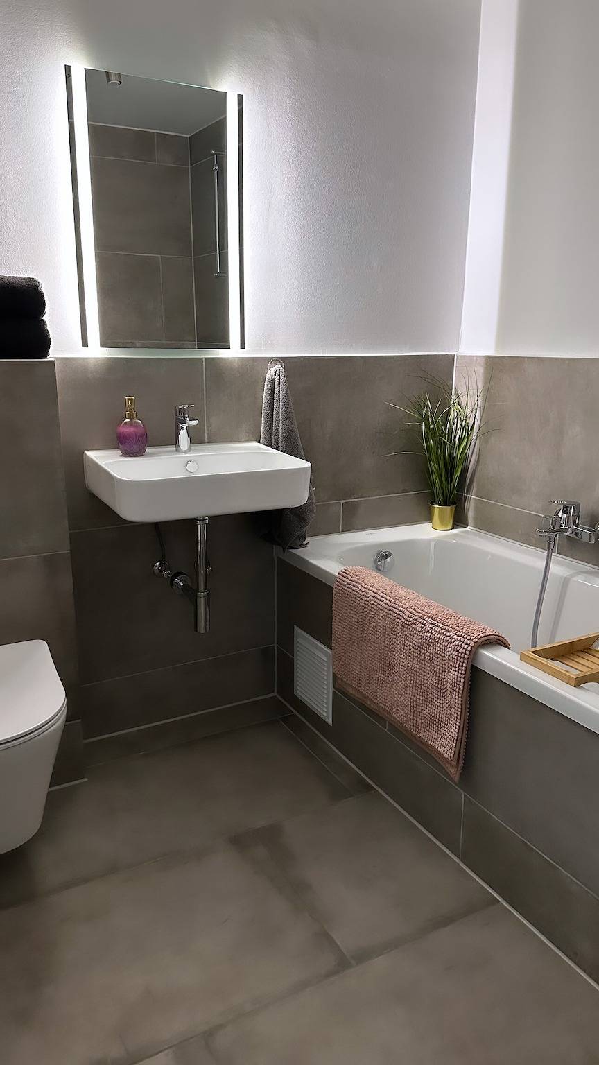 Apartamento entero, Apartamento 'Deluxe Appartement Mit Terrasse' con terraza compartida y Wi-Fi in Duisburgo, Lower Rhine