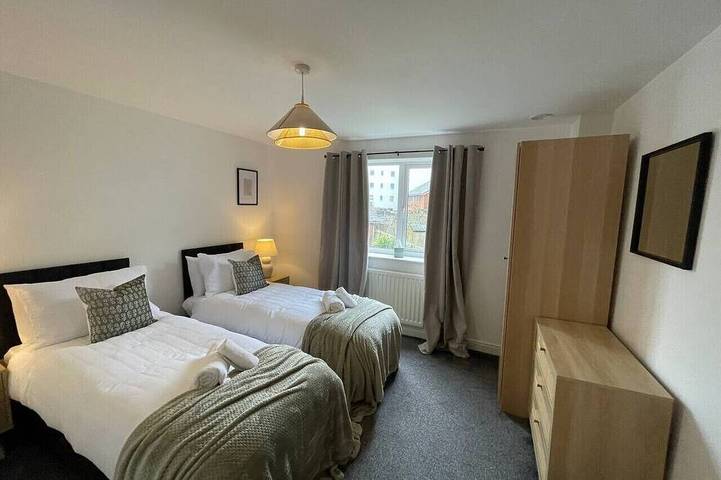 Ashford 4-Bed Townhouse with Garden and Parking in Ashford, Région d'Ashford