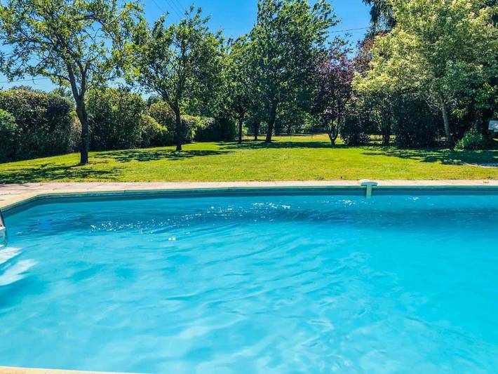 Gîte pour 4 personnes, avec vue ainsi que piscine et jardin à Berthenay - 2