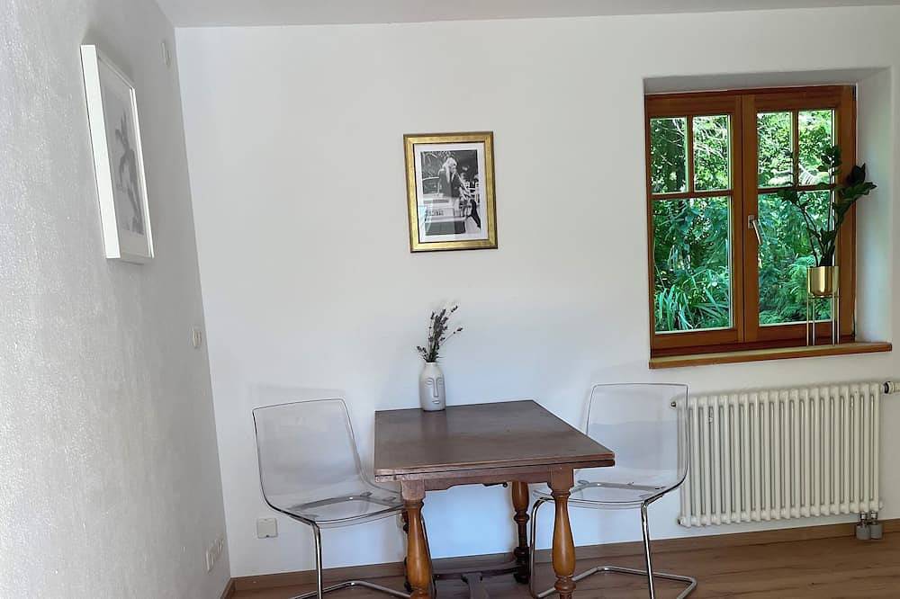 Ganze Wohnung, Schicke, ruhig gelegene Ferienwohnung in Amerang in Amerang, Landkreis Rosenheim