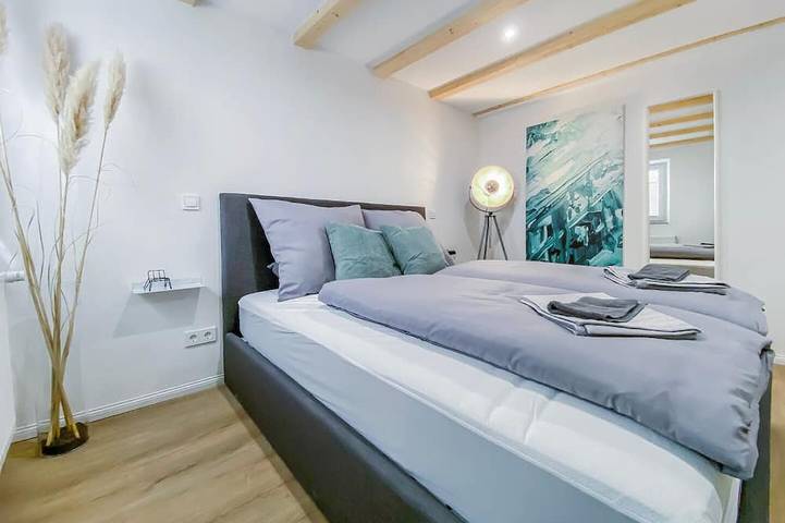 Ganze Wohnung, Stylisches Apartment mit Terrasse im Herzen der Donauwörther Altstadt in Donauwörth, Schwäbische Alb Radweg Region