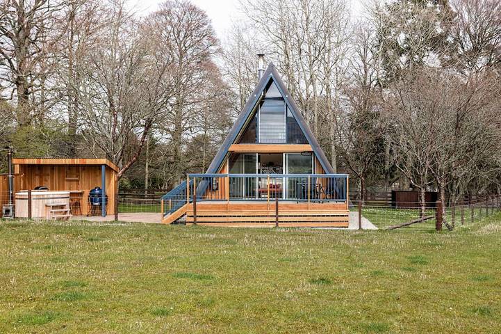 Cottage for 2 people, with terrace and garden as well as hot tub in Speyside