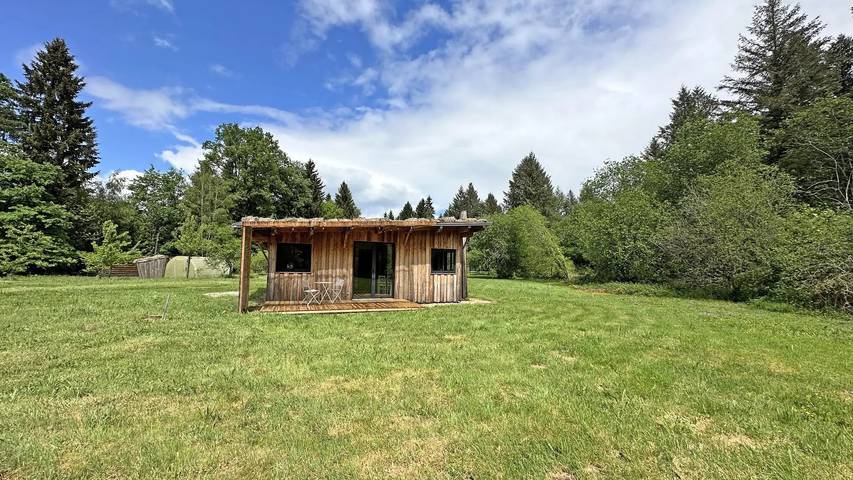 Gîte pour 3 personnes, avec jardin à Peyrat-le-Château
