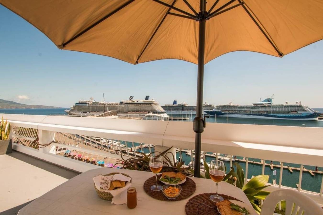 Appartement entier, Vue sur le Marinatopfloor avec Terrasse in São Miguel Island, Ponta Delgada