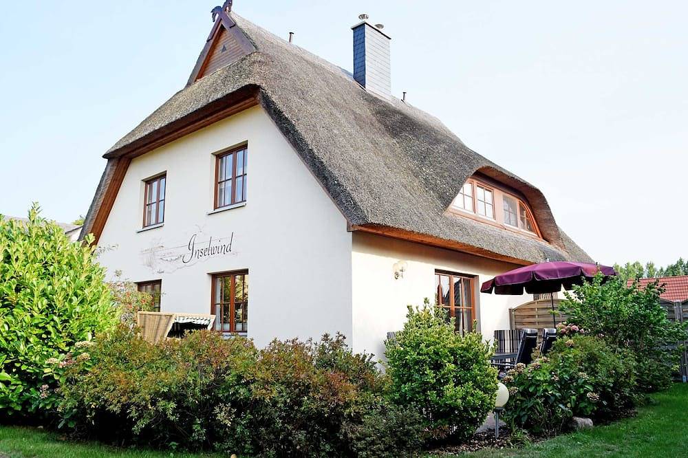 Ferienreethaus mit Kamin und Sauna in Glowe, Rügen