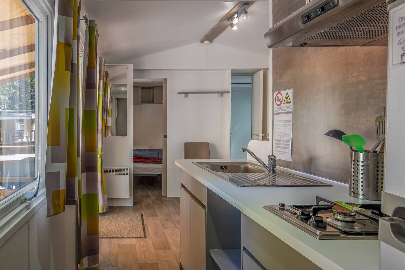 Mobil-home 'Confort C - 1-5 Pers' avec piscine partagée, terrasse privée et jardin commun in Lavilledieu, Ardèche