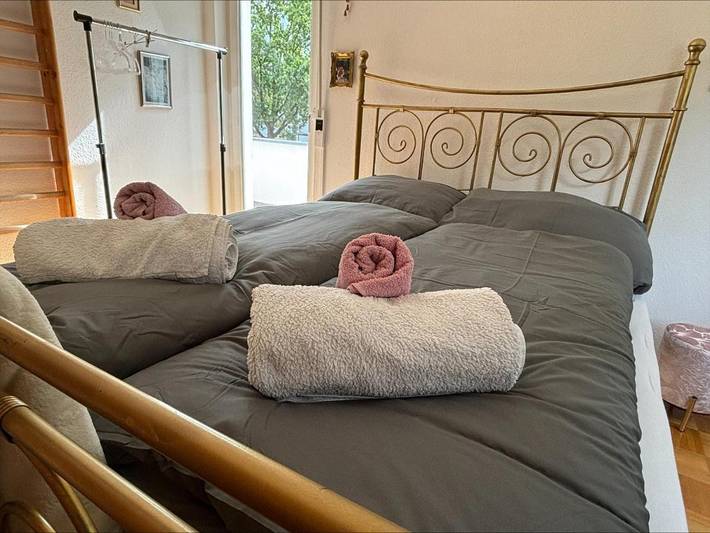 Ferienwohnung für 5 Personen, mit Balkon und Terrasse sowie Garten und Ausblick in Erlangen