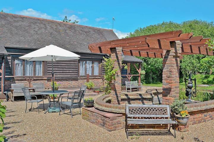 Glamping for 2 people, with garden, with pets in Sussex