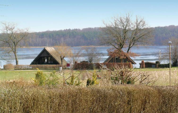 Ferienhaus für 4 Personen, mit Terrasse und Seeblick sowie Garten in Röbel-Müritz - 2