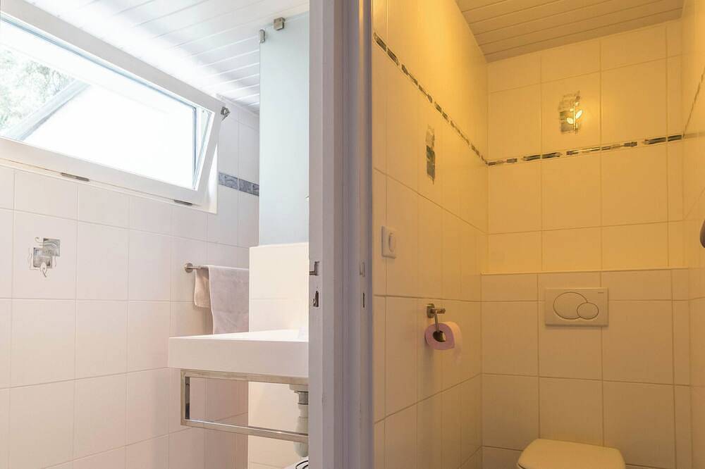 Maison pieds dans l'eau au bord du lac Léman avec place d'amarrage ! in Thonon-les-Bains, Région de Thonon-les-Bains