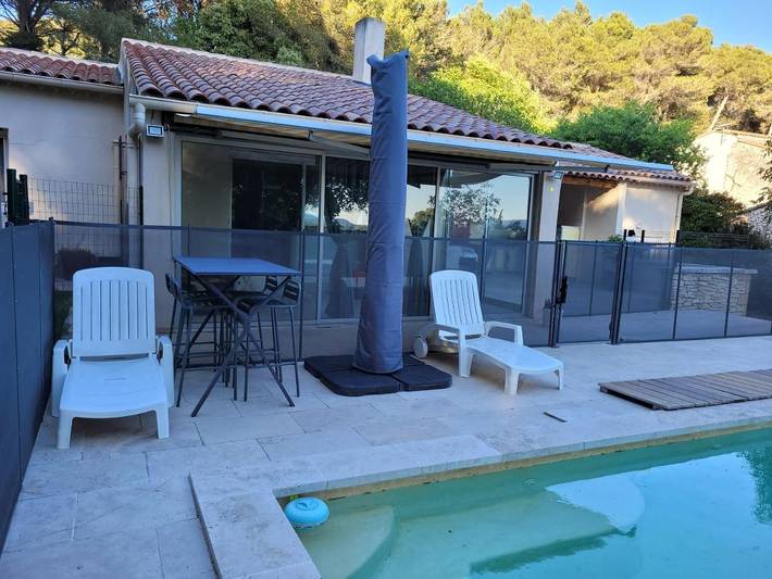 Location de vacances pour 5 personnes, avec jardin ainsi que piscine et vue, adapté aux familles à Cheval-Blanc - 4