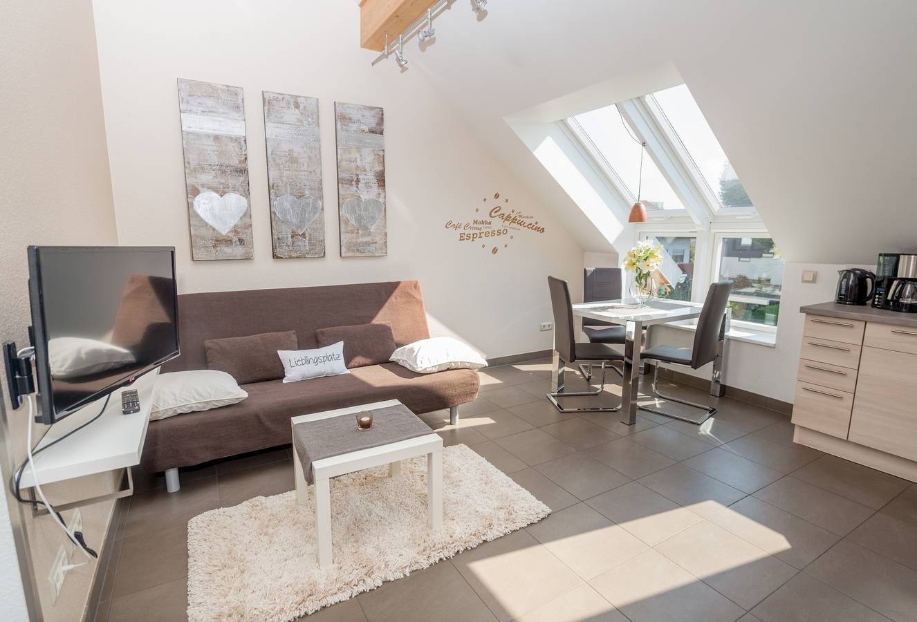 Ganze Ferienwohnung, Entspanntes Wohnen auf Zeit - Design-Apartment "Suite Cappuccino" mit Parkplatz und Gartennutzung in Bensheim, Bergstraße