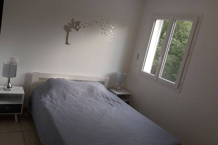 Location de vacances pour 6 personnes, avec jardin et terrasse, animaux acceptés à Saint-Étienne-de-Fontbellon - 4