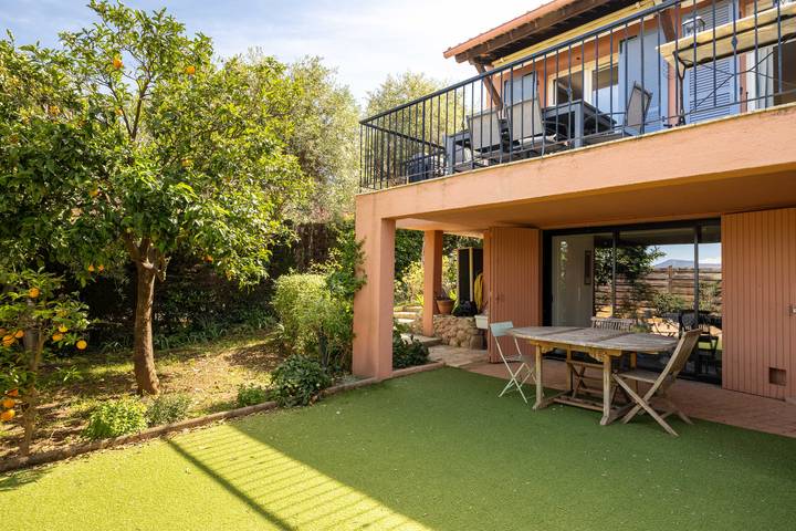 Chalet para 8 personas, con jardín además de piscina y terraza en Niza