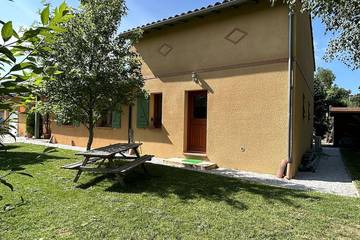 Gîte pour 5 personnes, avec jardin à Gardouch