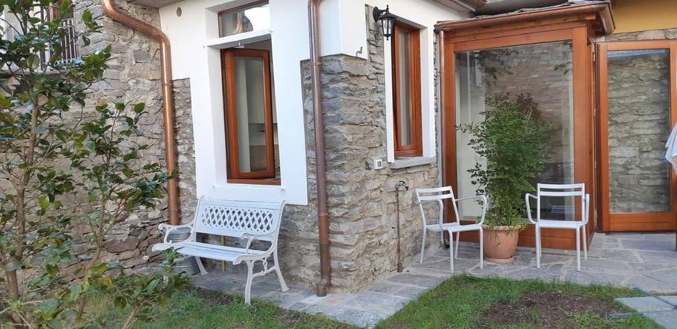 Gîte pour 2 personnes, avec jardin dans Premeno