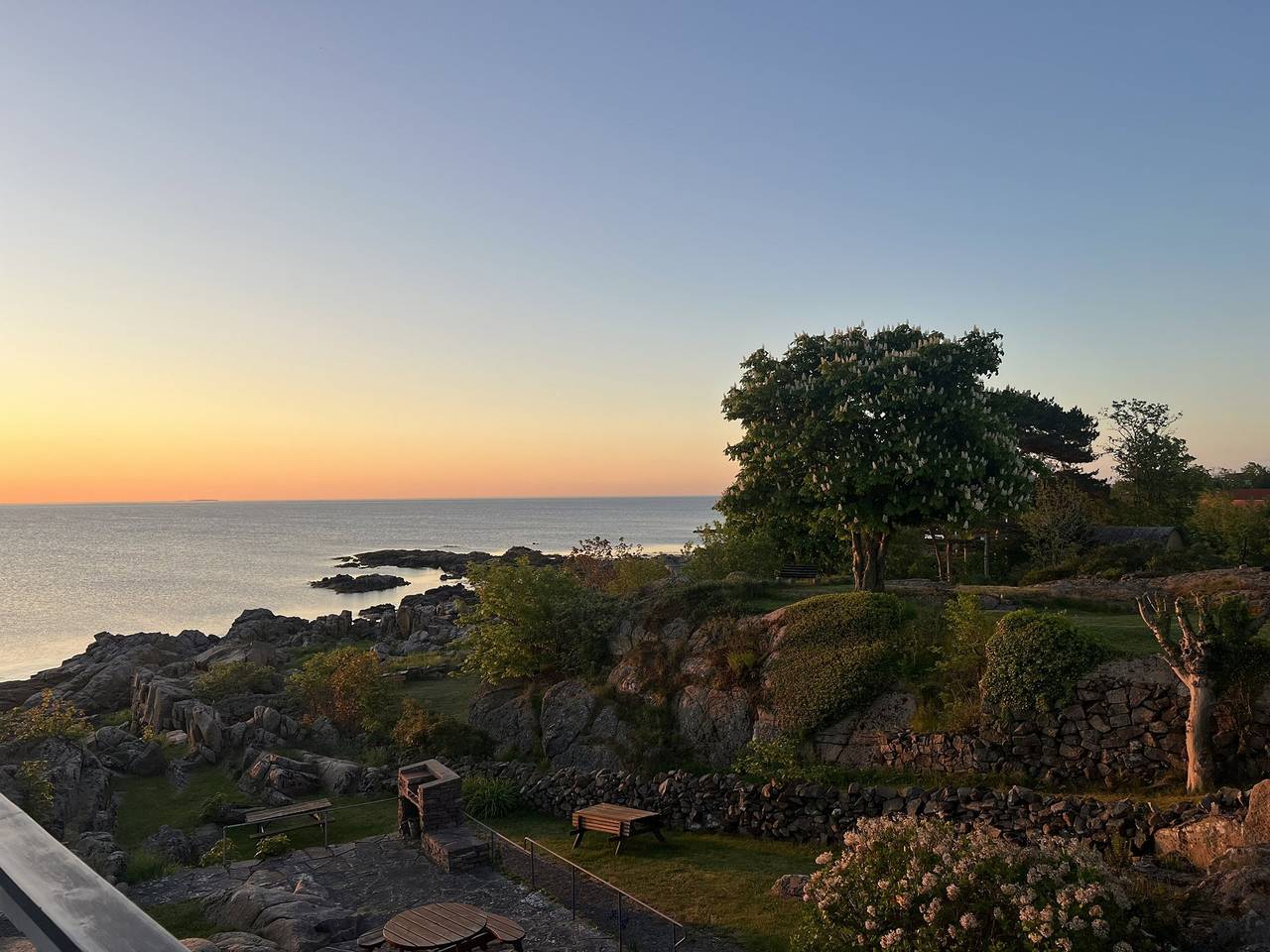 Entire apartment, Sea views & cliffs –50 m from the sea in Sandvig. in Sandvig, Bornholm