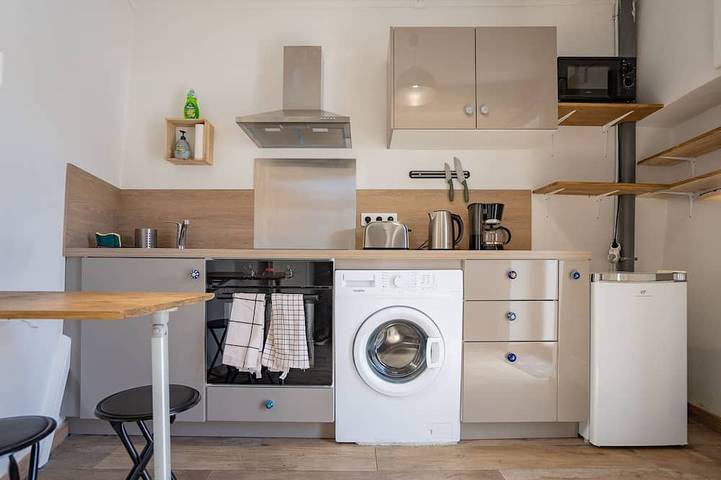 Charming little house in the heart of town in APT, Parque natural regional del Luberon